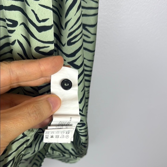 Zara Green and White Zebra Print 3/4 Sleeve Oversized Top Size Medium - Picture 7 of 10